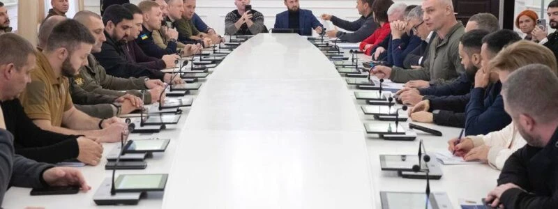 Із 10 вересня у Києві комендантську годину буде скорочено до 4 годин, а графік роботи метро адаптуватимуть під рівень повітряної небезпеки